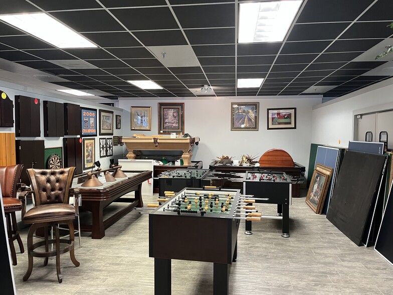 More Photos Of 5585 University Blvd W, Jacksonville Storefront Retail Office For Sale