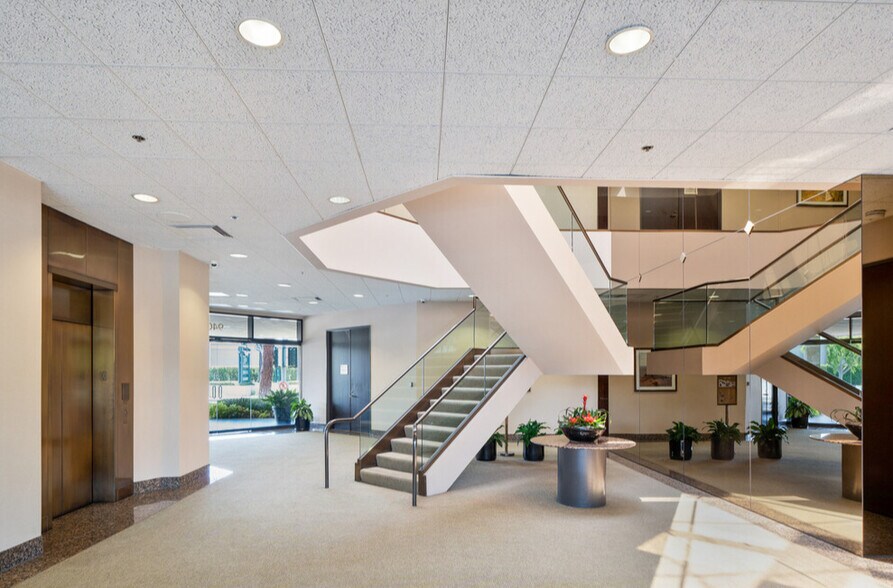 More Photos Of 940 S Coast Dr, Costa Mesa Office For Lease