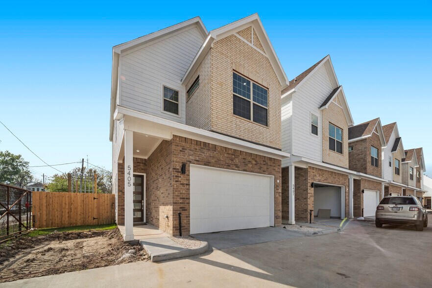 More Photos Of 2632 Paul Quinn St, Houston Apartments For Sale