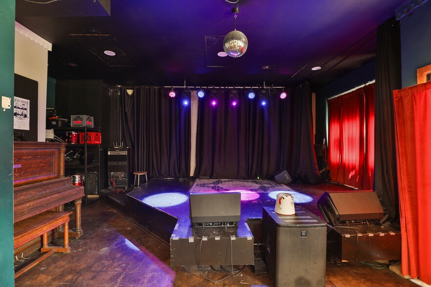 More Photos Of 310-312 E Hudson St, Columbus Freestanding For Sale