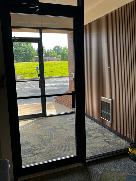 More Photos Of 11780 Borman Dr, Maryland Heights Office For Lease