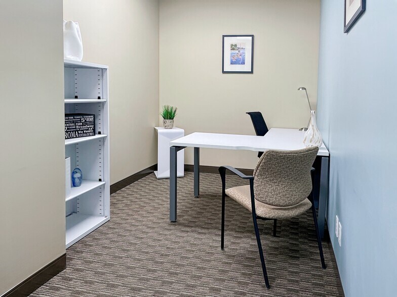 More Photos Of 1631 Dickson Av, Kelowna Coworking Space