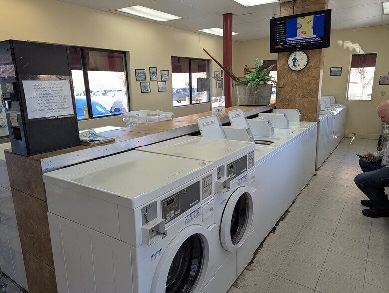 More Photos Of 325 E Gurley St, Prescott Freestanding For Sale