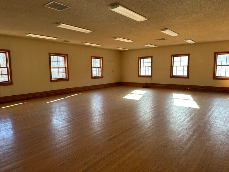 More Photos Of 7392 US-4, Woodstock Police Fire Station For Sale