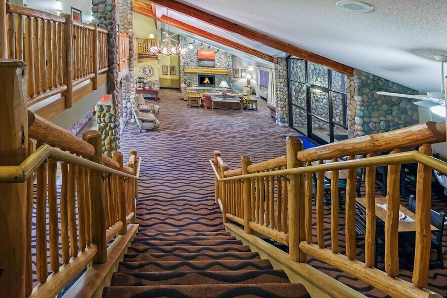 More Photos Of 2405 S El Camino Dr, Sayre Hotel For Sale