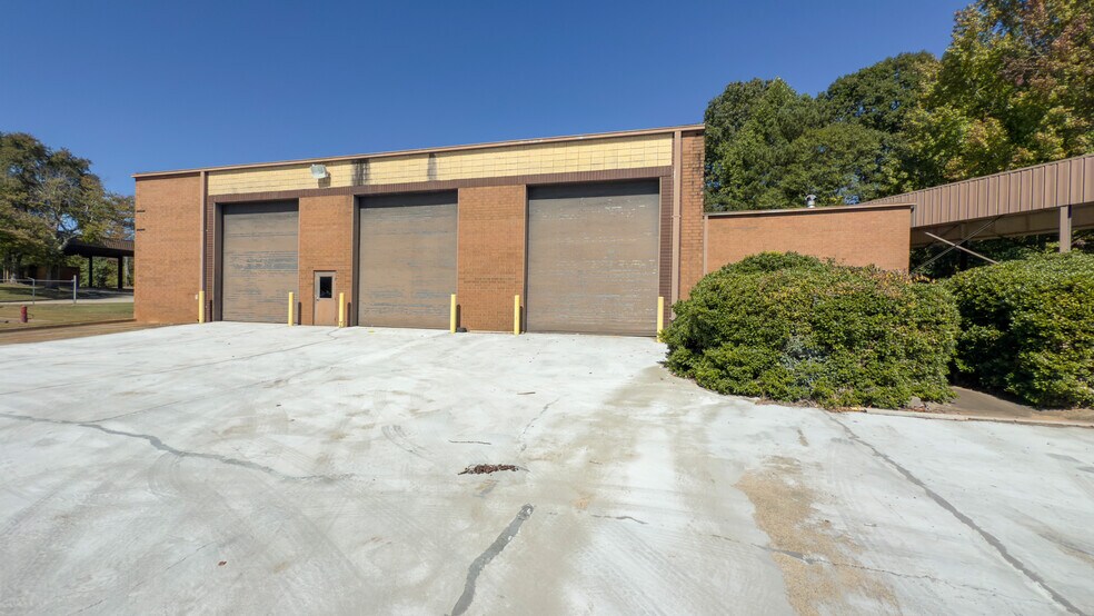 More Photos Of 2400 Mellon Ct, Decatur Distribution For Lease