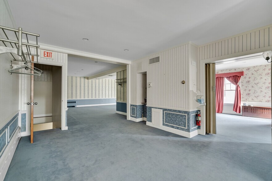 More Photos Of 786 Mount Auburn St, Watertown Funeral Home For Sale