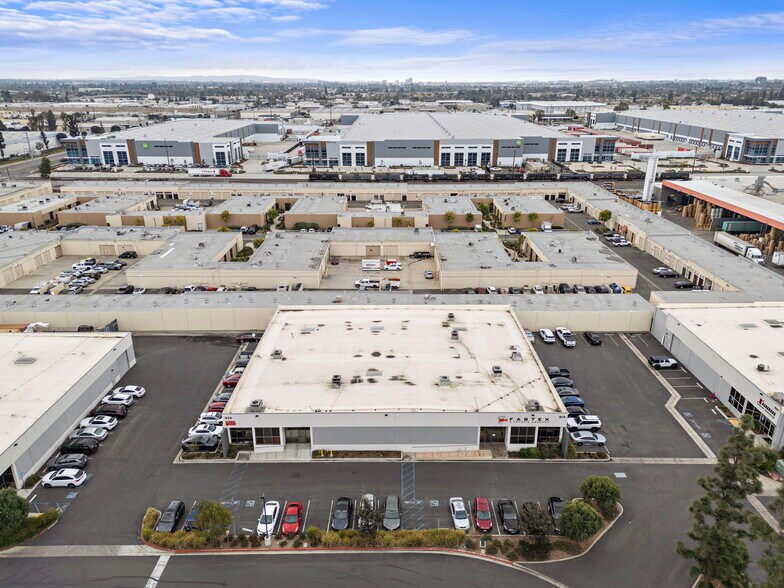 More Photos Of 615-623 S State College Blvd, Fullerton Distribution For Sale