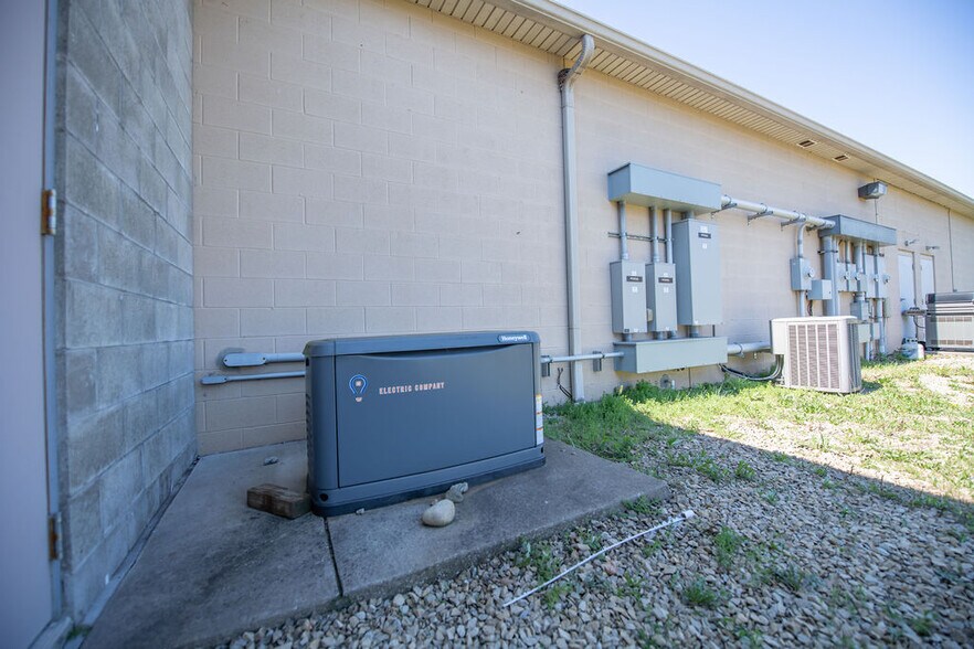 More Photos Of 1315 N Wooster Ave, Strasburg Freestanding For Lease