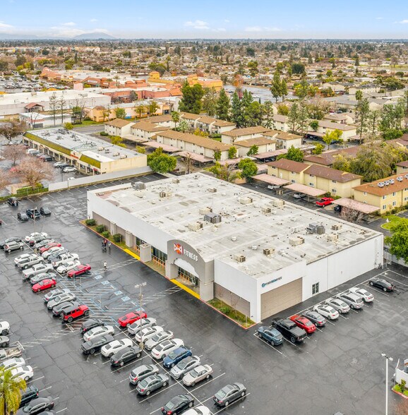 Primary Photo Of 284 W Shaw Ave, Clovis Freestanding For Sale