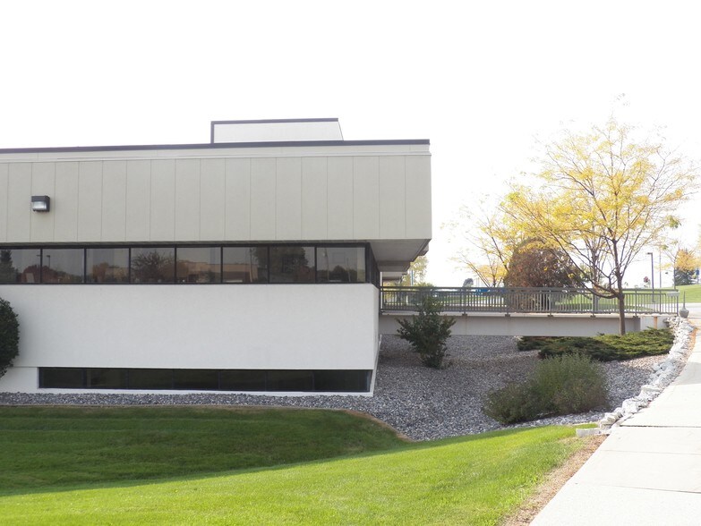 More Photos Of 2985 S Ridge Rd, Green Bay Medical For Lease
