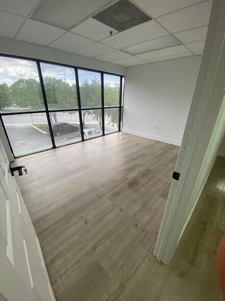 More Photos Of 8500 NW 30th Ter, Doral Warehouse For Lease