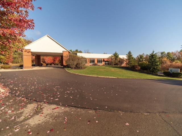 More Photos Of 10 Timberview Ln, Russell Medical For Sale