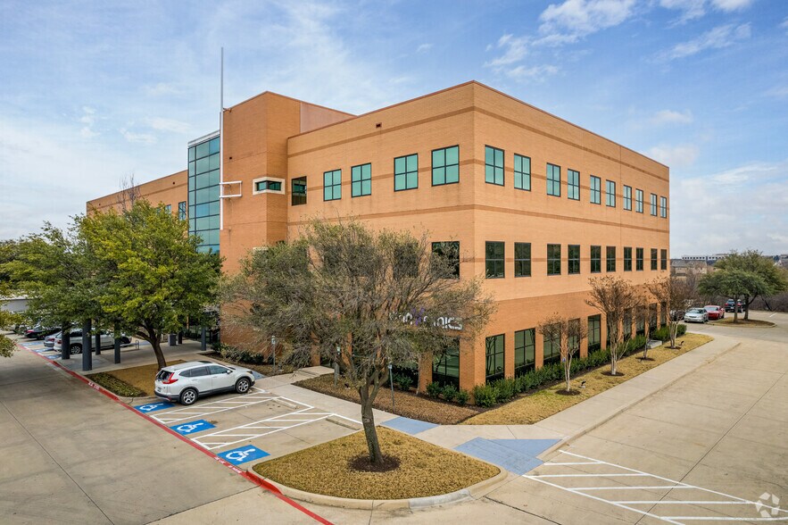 More Photos Of 7200 State Highway 161, Irving Medical For Lease