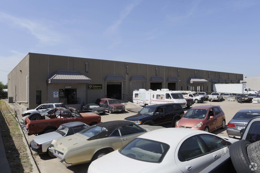 More Photos Of 3208-3214 Skylane Dr, Carrollton Light Distribution For Lease