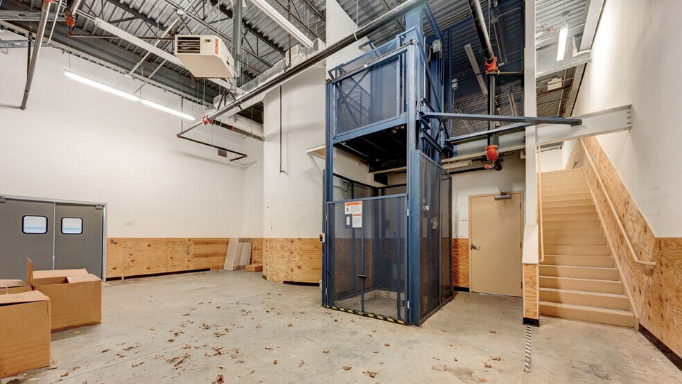 More Photos Of 85 Middletown Ave, North Haven Drugstore For Sale