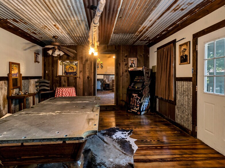 More Photos Of 750 N US Highway 287, Palestine Multifamily For Sale