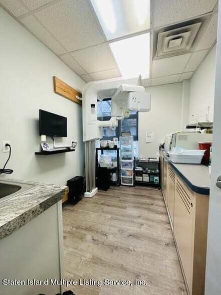 More Photos Of 15 1st St, Staten Island Office For Sale
