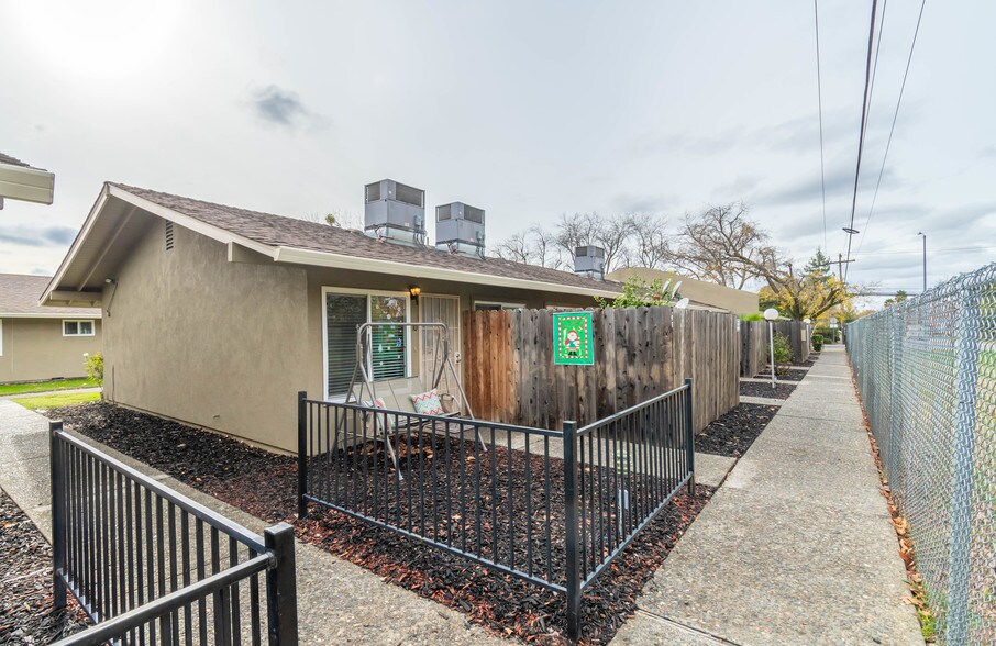 More Photos Of 6815 24th St, Sacramento Multifamily For Sale