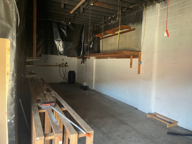 More Photos Of 2211 S Saginaw St, Flint Freestanding For Lease