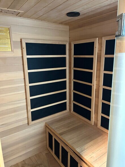 More Photos Of 595-597 Avenue of the Americas, New York Storefront Retail Residential For Lease