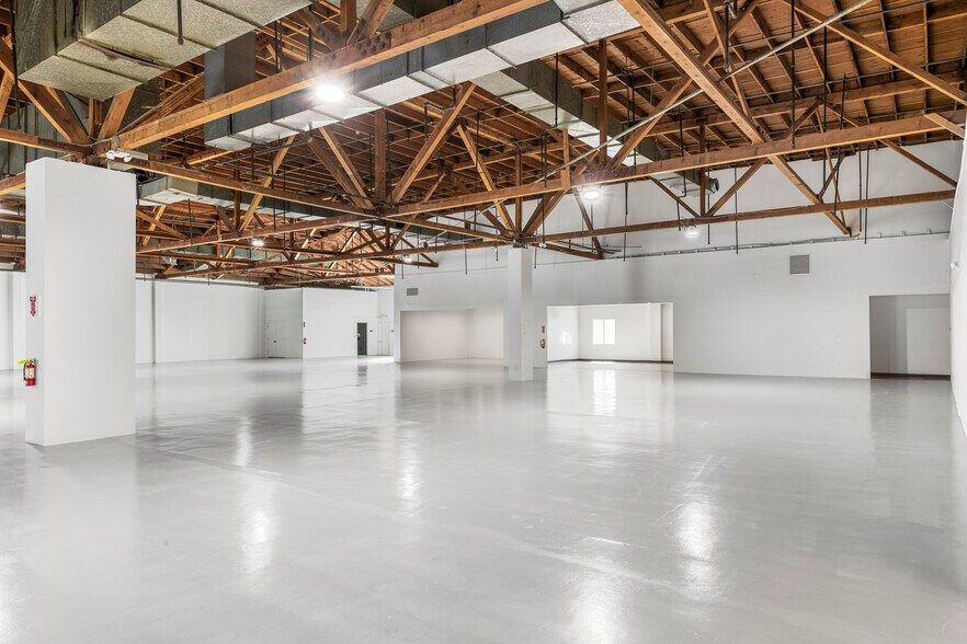 More Photos Of 860 Charter St, Redwood City Research And Development For Lease