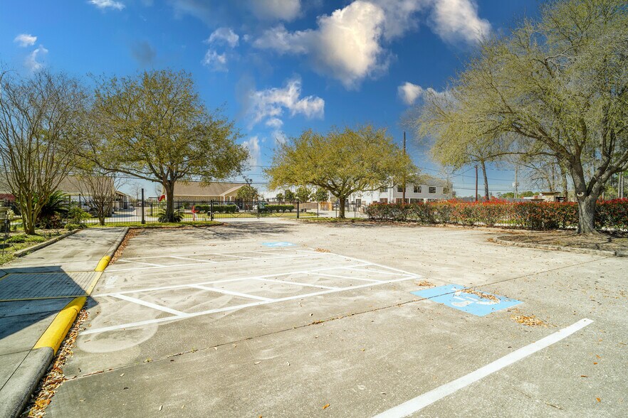 More Photos Of 12682 Shiloh Church Rd, Houston Office Residential For Sale