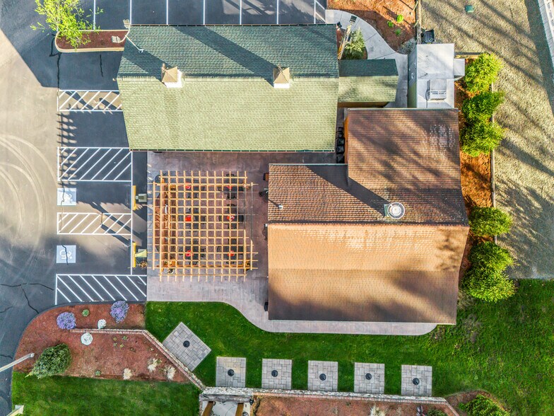 More Photos Of 94 E Route 66, Columbia Restaurant For Sale