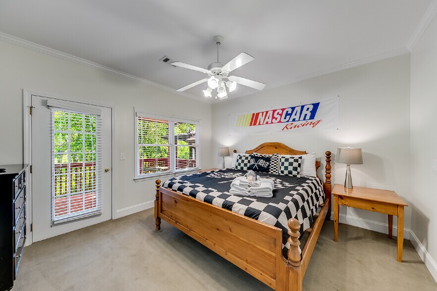 More Photos Of 892 Edelweiss Strasse, Helen Hotel For Sale