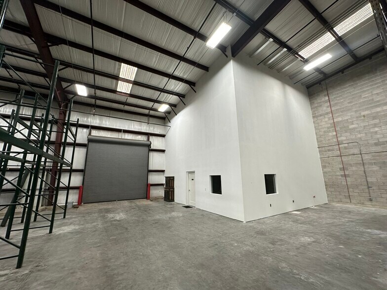More Photos Of 1209-1215 N FM 3083 Rd E, Conroe Warehouse For Lease