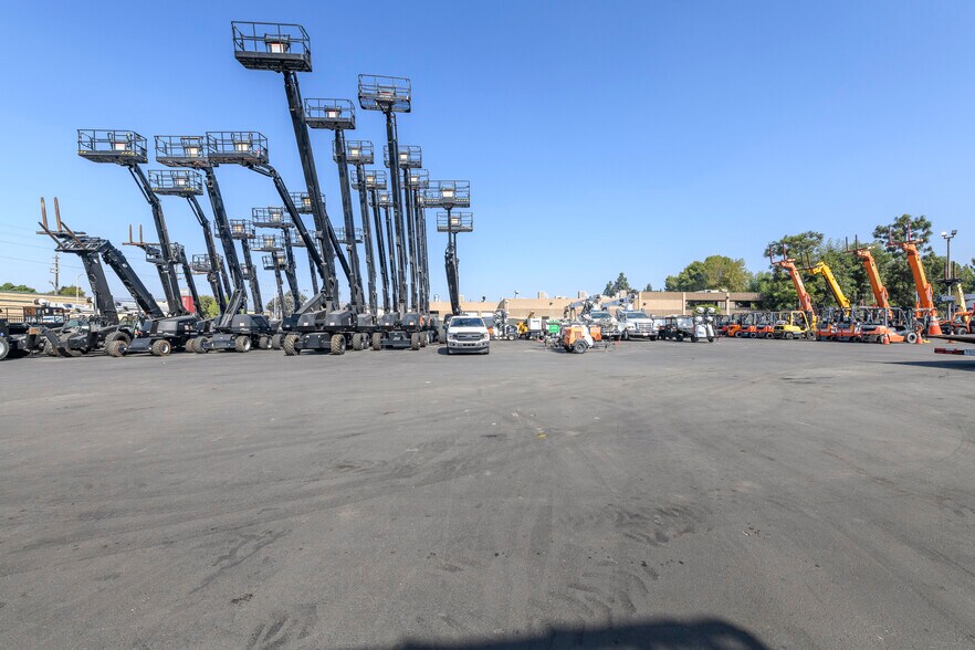 More Photos Of 10232-10234 Glenoaks Blvd, Pacoima Warehouse For Sale