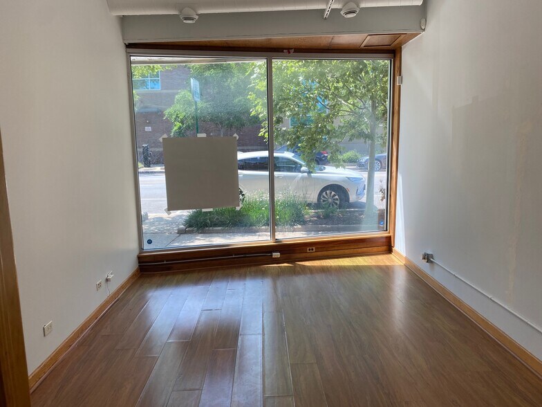 More Photos Of 18-22 Lake St, Oak Park Storefront For Lease