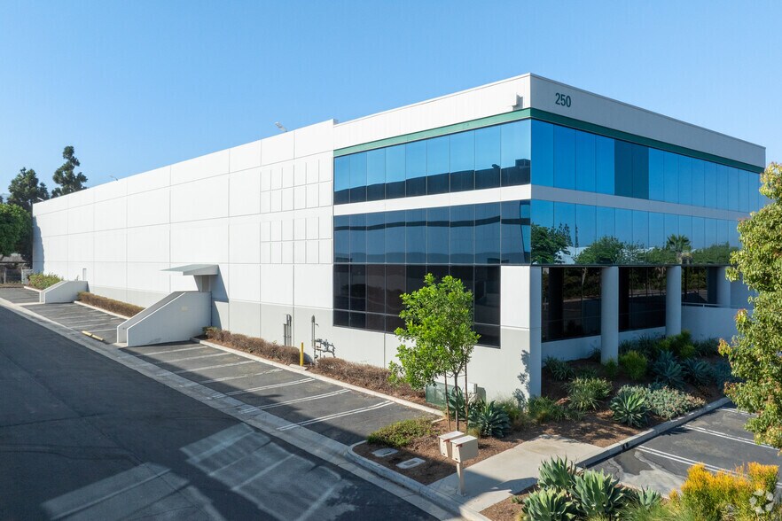 More Photos Of 250 Airport Cir, Corona Distribution For Lease
