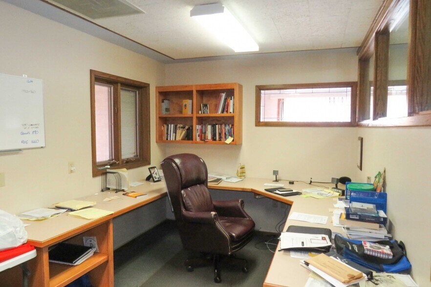 More Photos Of 1245 S Fabrique Dr, Wichita Flex For Sale