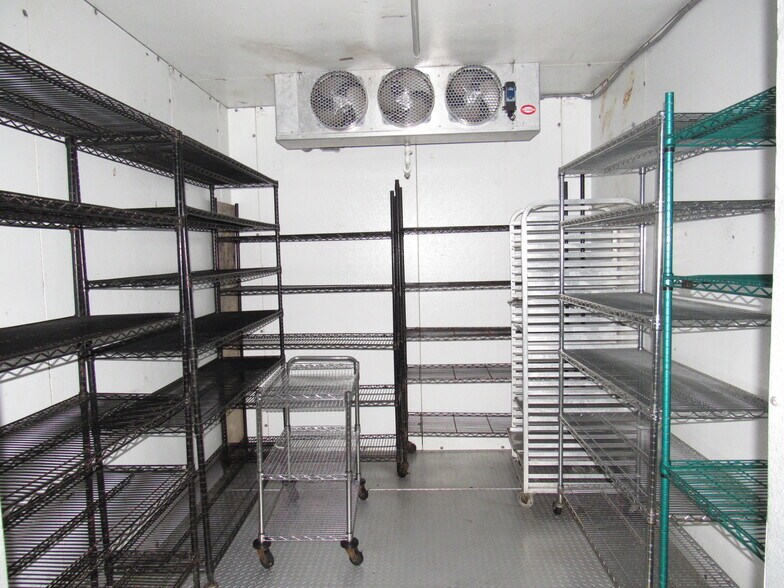 More Photos Of 802 S Main St, Belton General Retail For Sale