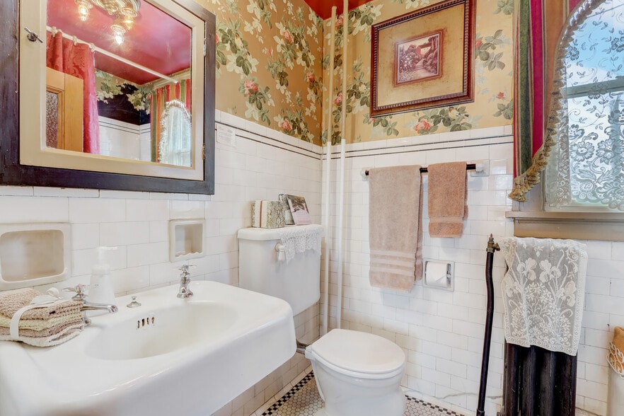 More Photos Of 3209 W Wells St, Milwaukee Hospitality For Sale