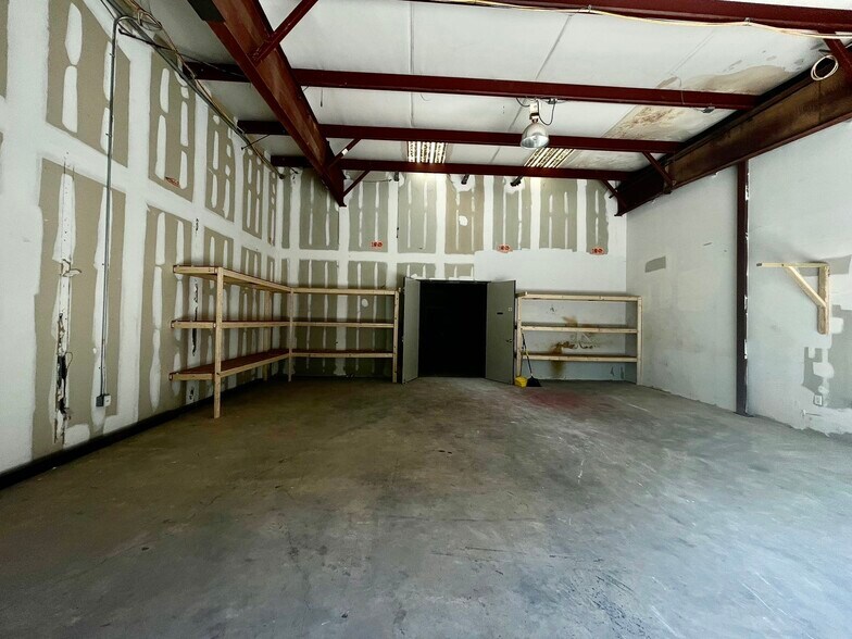 More Photos Of 4913 Summer Oak Dr, Buford Light Manufacturing For Lease