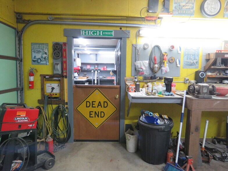 More Photos Of 5497 S Grundy Quarles Hwy, Bloomington Springs Auto Salvage Facility For Sale