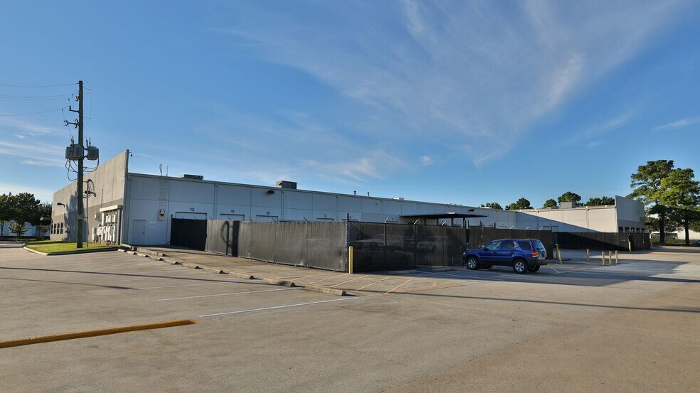 More Photos Of 100 Northpark Central Dr, Houston Unknown For Lease