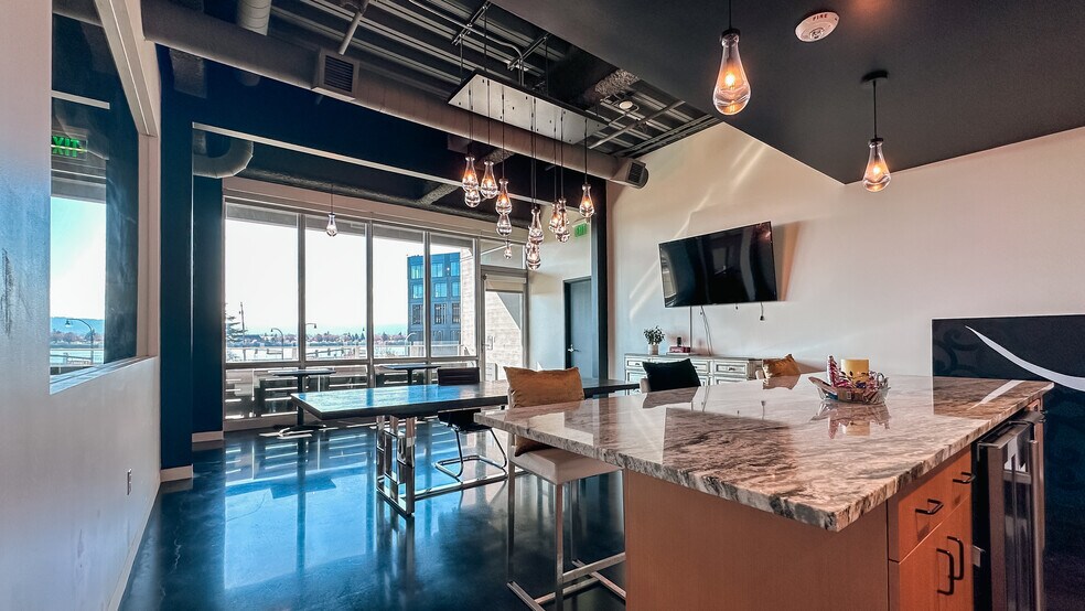 More Photos Of 275 W 3rd St, Vancouver Office Residential For Lease
