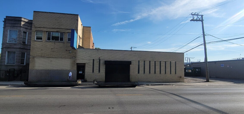 Primary Photo Of 3859 Washington Blvd, Chicago Service For Sale