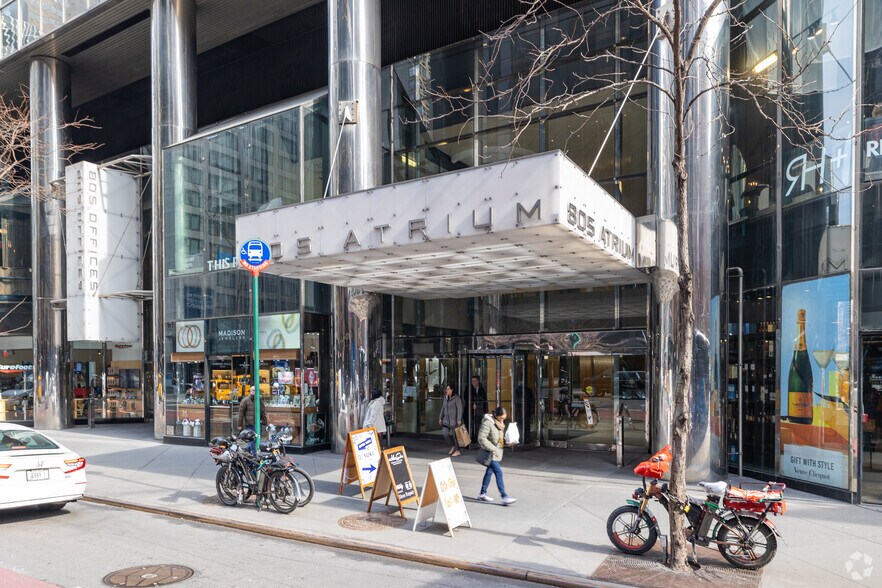 More Photos Of 805 Third Ave, New York Office For Lease