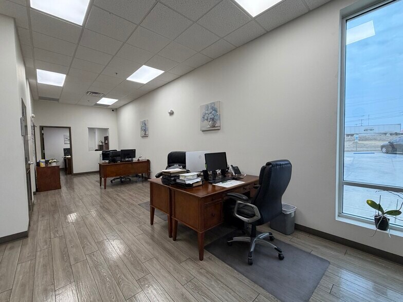 More Photos Of 13502 N Unitec Dr, Laredo Warehouse For Lease