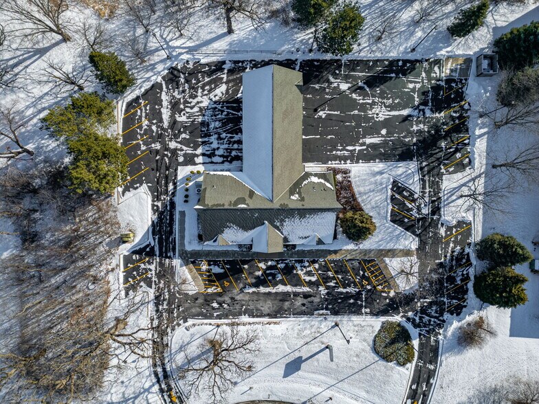 More Photos Of 1745 S Eastwood Dr, Woodstock Bank For Sale