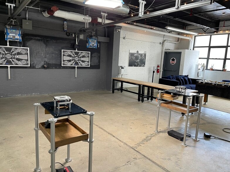 More Photos Of 218 Newell St, Brooklyn Manufacturing For Lease