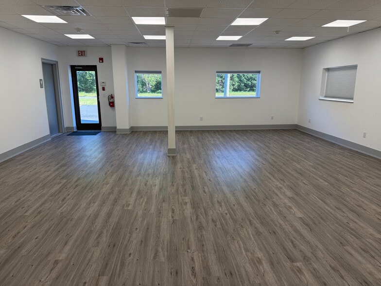 More Photos Of 66 Old Country Rd, Quogue Warehouse For Lease