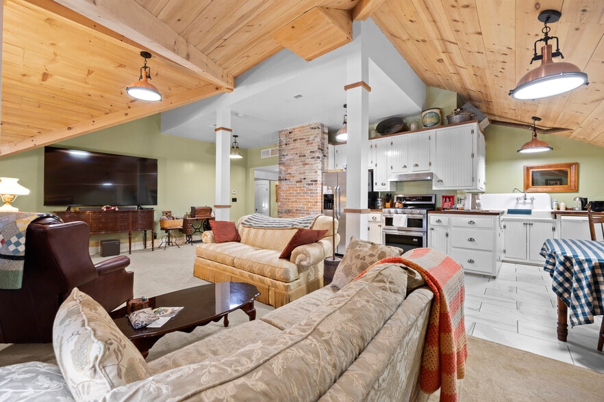 More Photos Of 403 E Adams St, Sandusky Hospitality For Sale