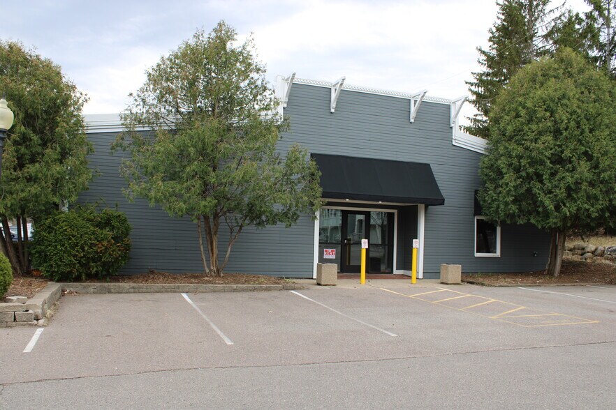 More Photos Of 310-340 Water St, Excelsior Freestanding For Lease