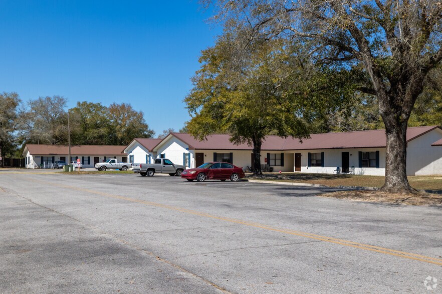 More Photos Of 125 N Davis Ln, Defuniak Springs Apartments For Sale
