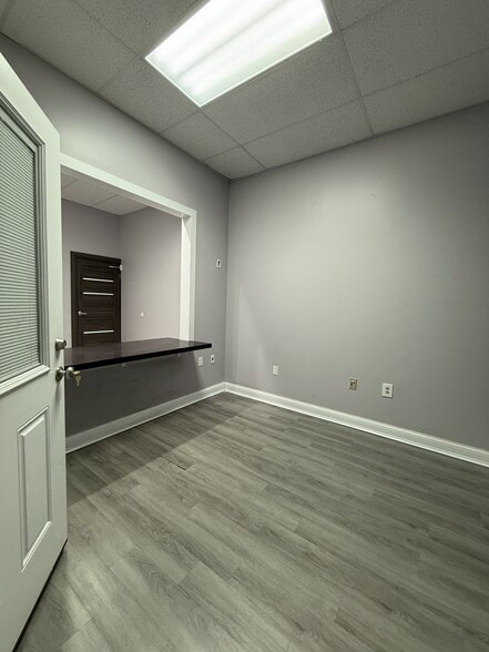 More Photos Of 721-739 Georgesville Rd, Columbus General Retail For Lease